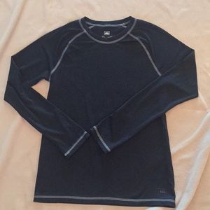 Boys REI underarmor long sleeve shirt. Like new!